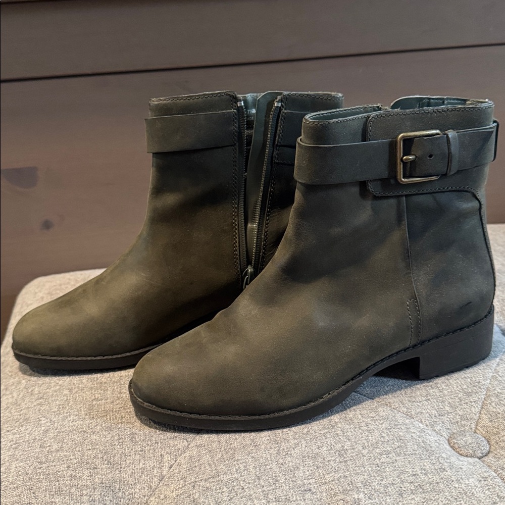 COLE HAAN Olive green Hastings ankle bootie, waterproof, size 7.5